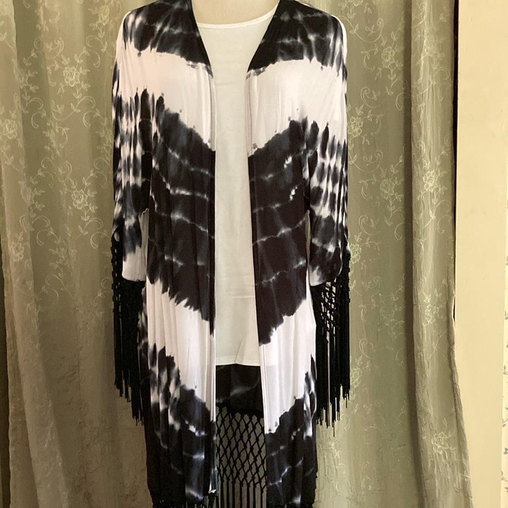 Torrid. Cover up / shawl-like.